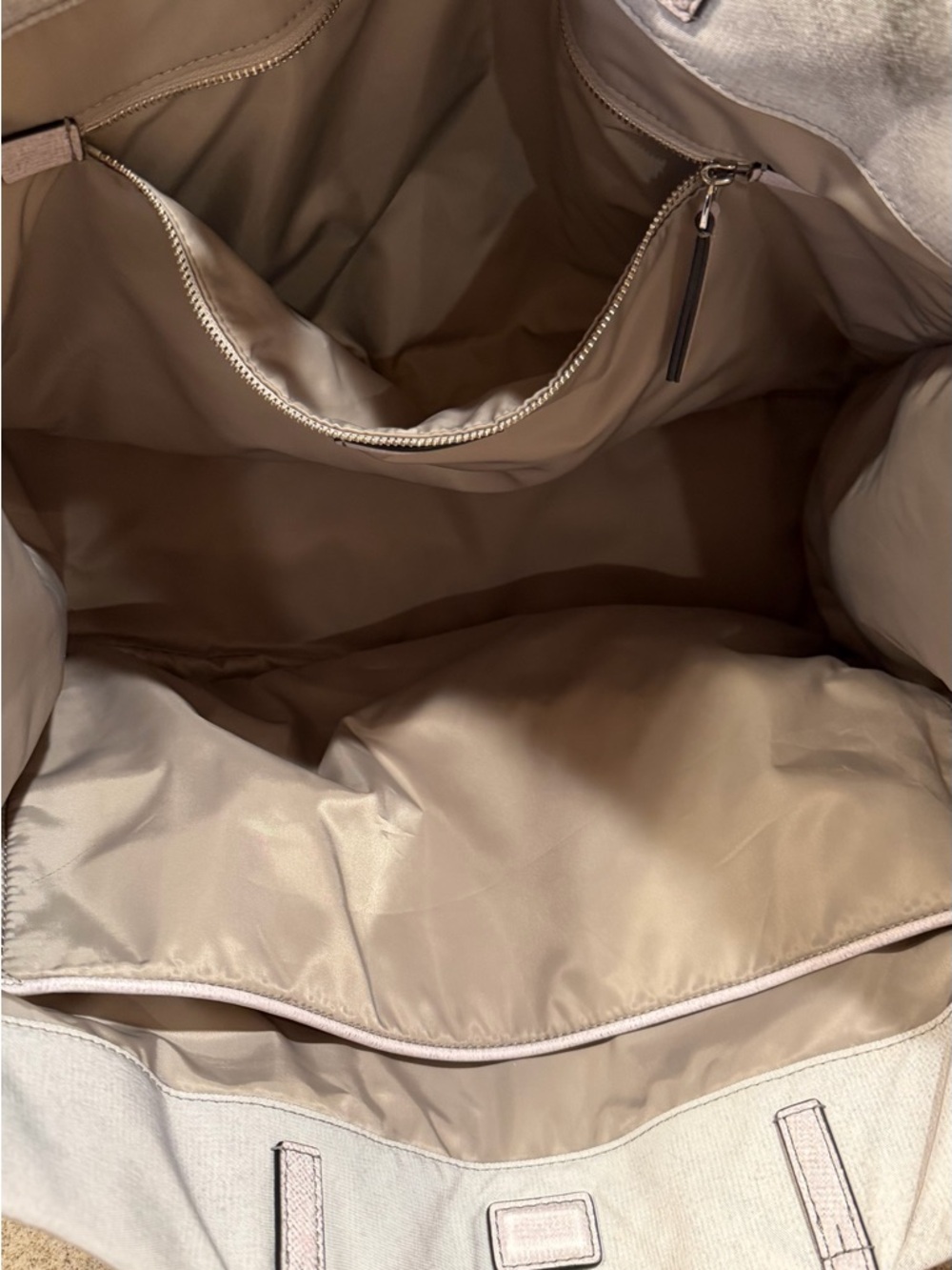 Tory Burch Ella Printed Tote - Picture 12 of 16